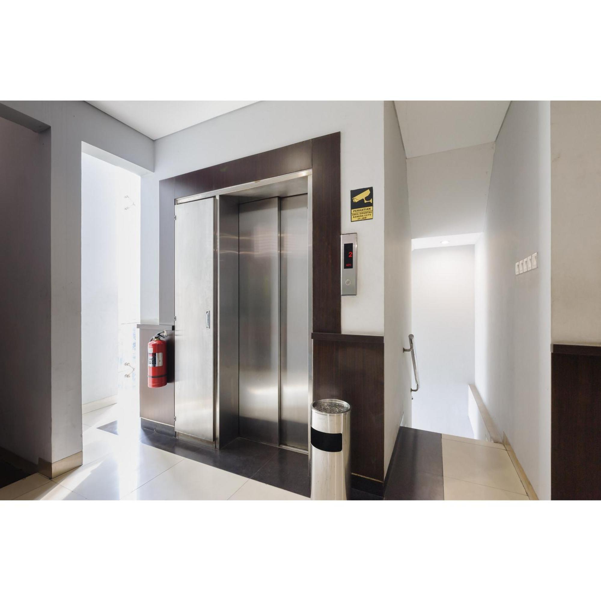 Reddoorz Plus Near Grand Indonesia Jakarta Luaran gambar