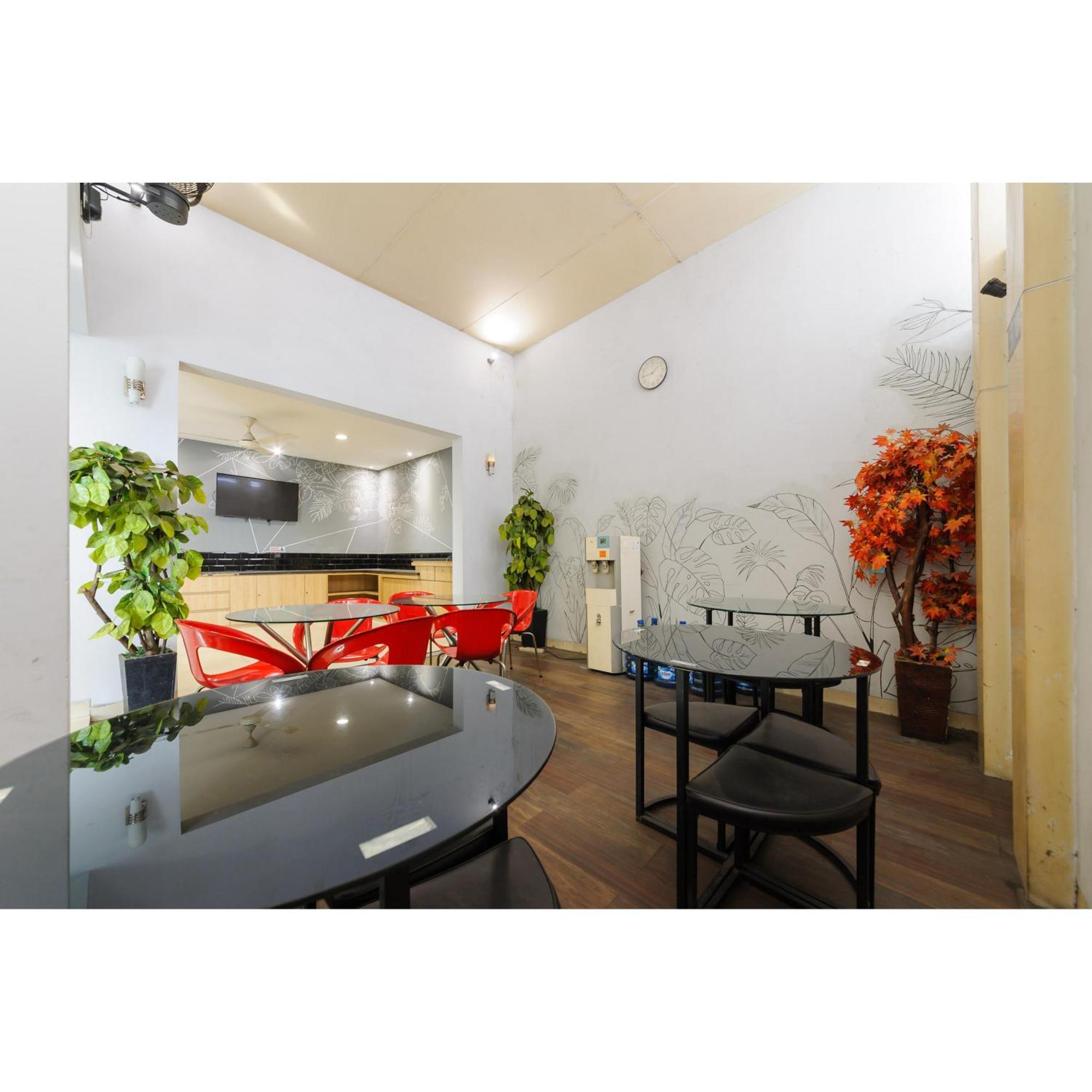 Reddoorz Plus Near Grand Indonesia Jakarta Luaran gambar